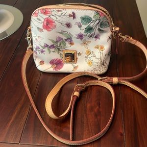 Dooney and Bourke crossbody gently used botanical garden white Like new